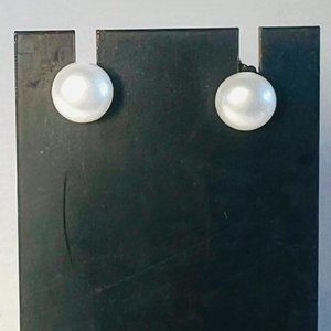 WHITE PEARL EARINGS